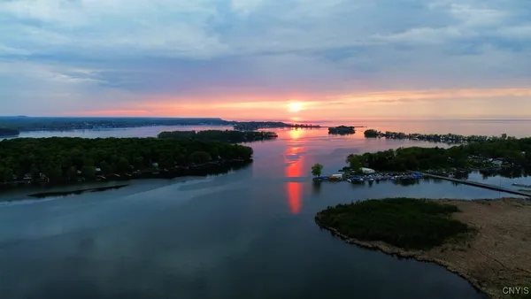 $1,000,000 | 7147 Lake Bluff Road, Huron, NY 14590