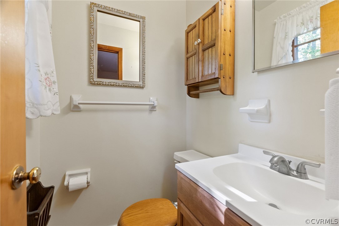 4421 Treely Road Chester, VA 23831 - Photo 20 of 35 Primary Half Bath