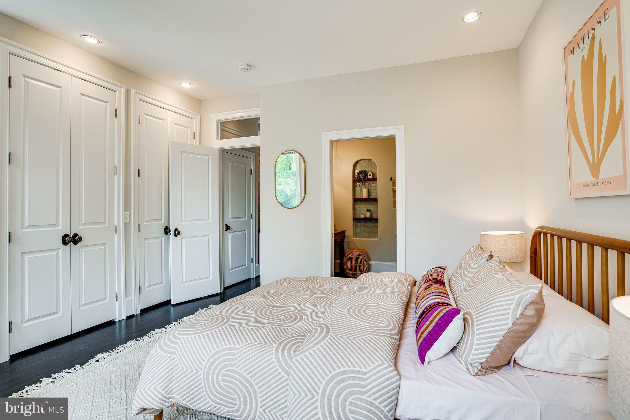 405 K Street Northeast Washington, DC 20002 - Photo 26 of 58 AMAZING floor-to-ceiling closet wall