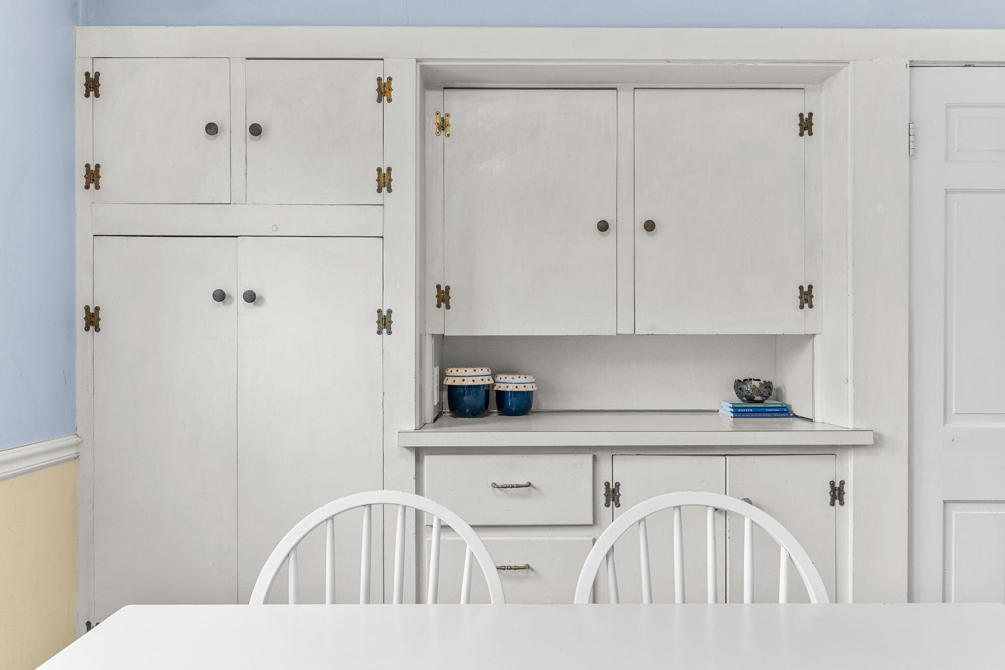 123 Tower Hill Road Osterville, MA 02655 - Photo 17 of 38 a kitchen with a refrigerator a sink and cabinets