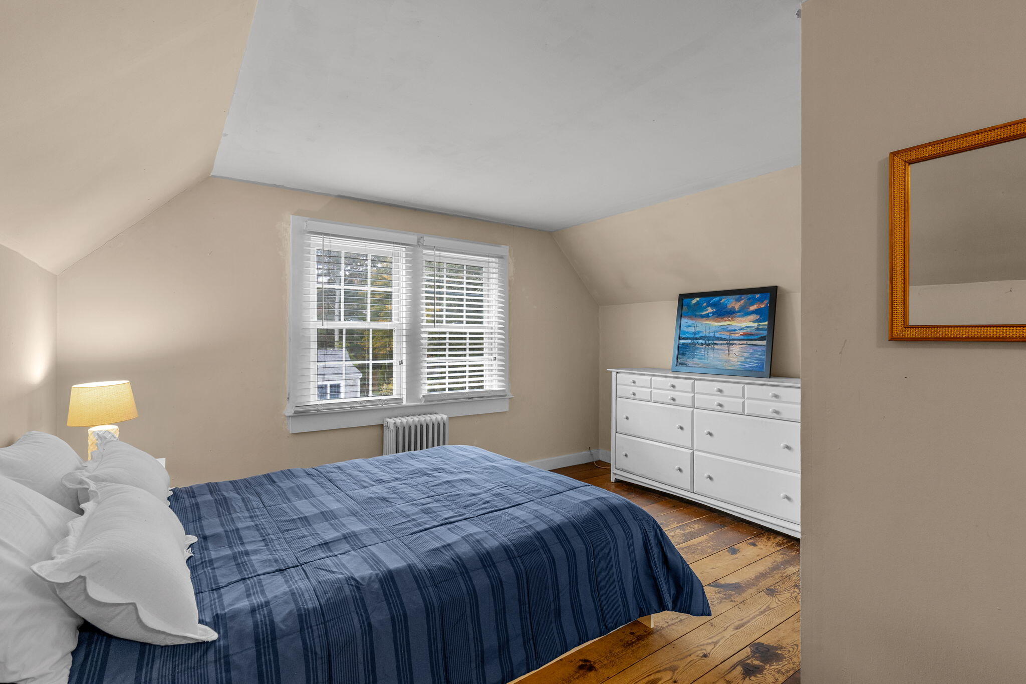 123 Tower Hill Road Osterville, MA 02655 - Photo 25 of 38 a bedroom with a bed and a window