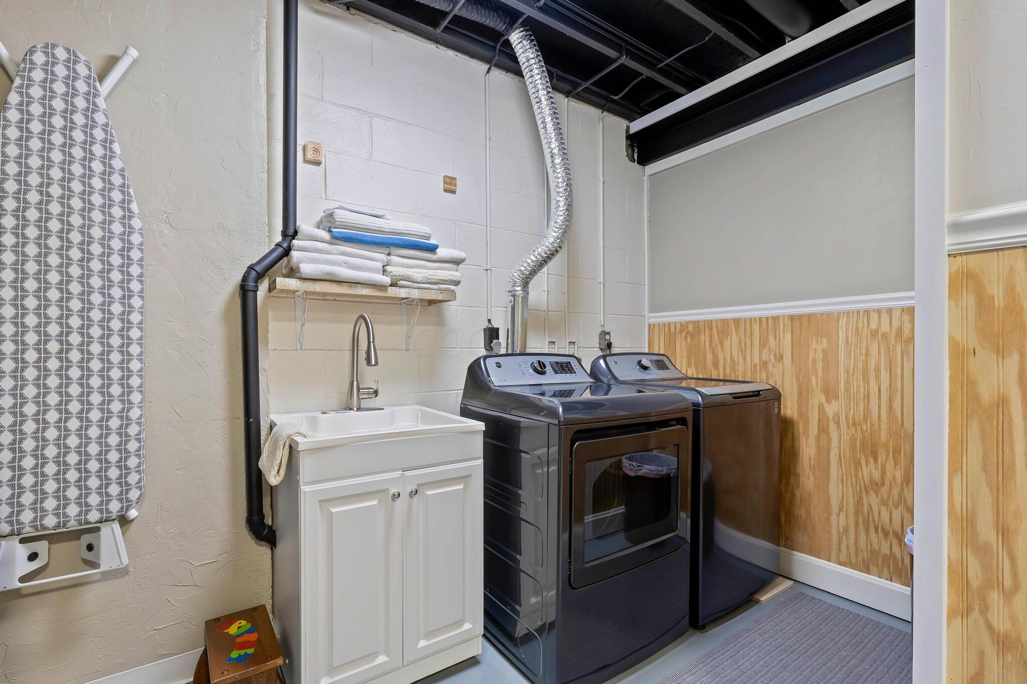 2155 Sandston Road Columbus, OH 43220 - Photo 27 of 40 Laundry Room