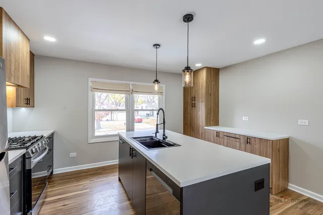 $497,000 | 1096 Beechwood Road, Buffalo Grove, IL 60089