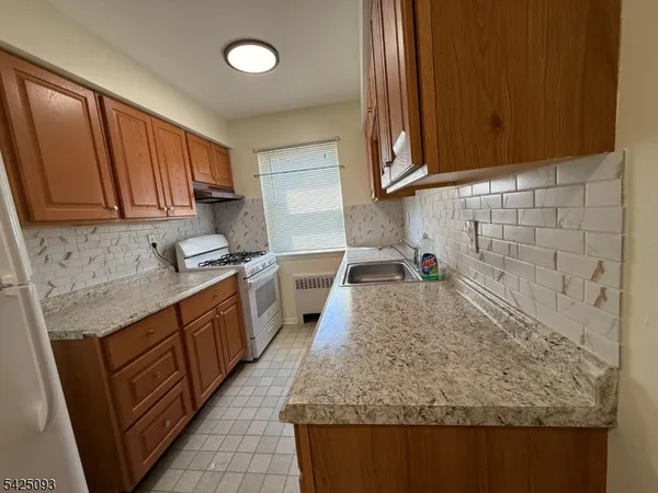 $1,925 | 281 Bloomfield Avenue, Nutley, NJ 07110