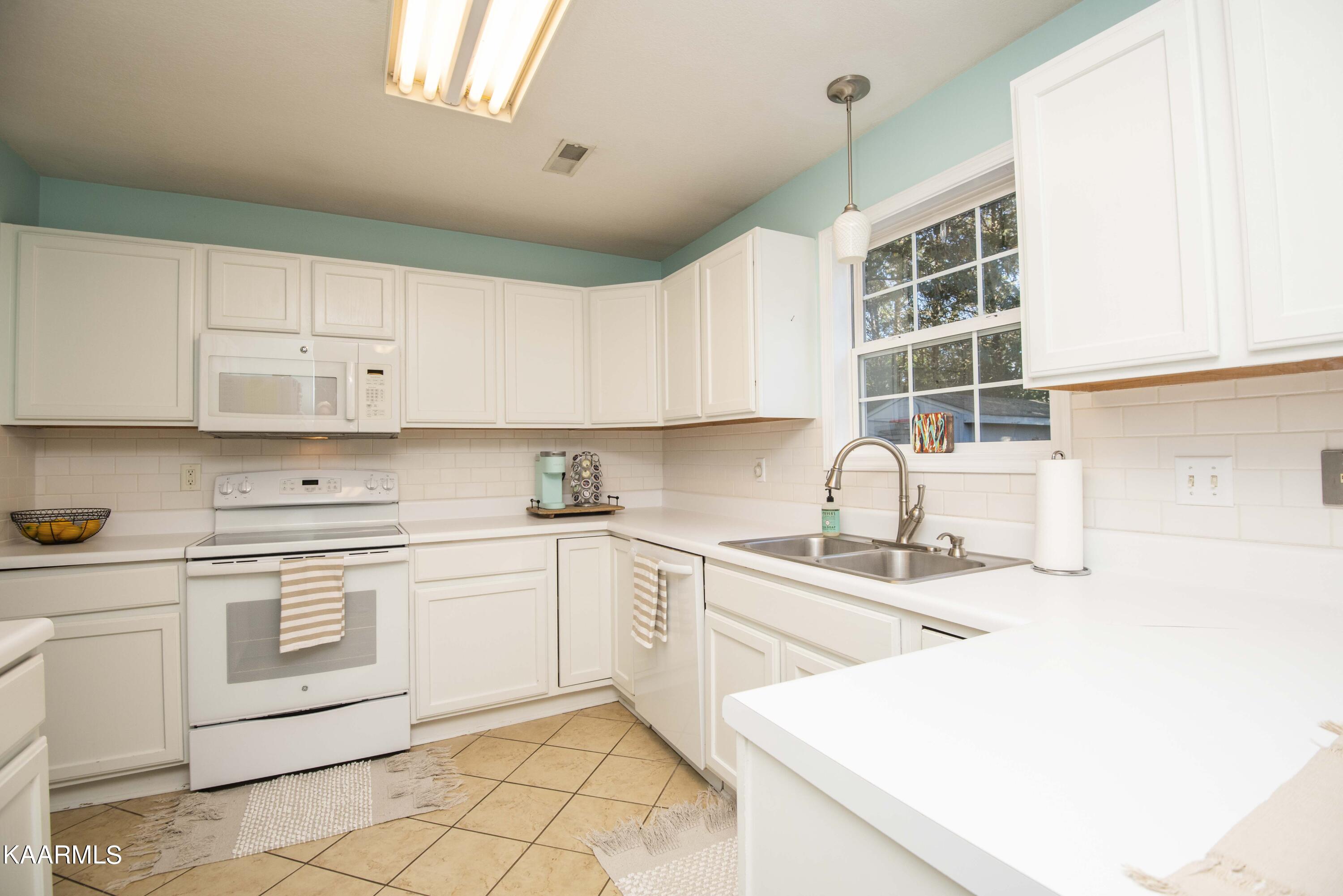 3306 Adams Gate Road Knoxville, TN 37931 - Photo 10 of 41 kitchen 2