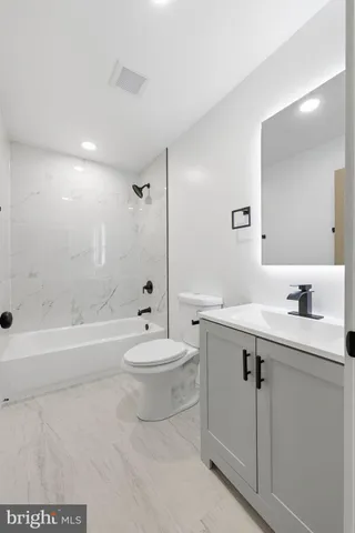 $3,800 | 65 Oaktree Drive, Levittown, PA 19055