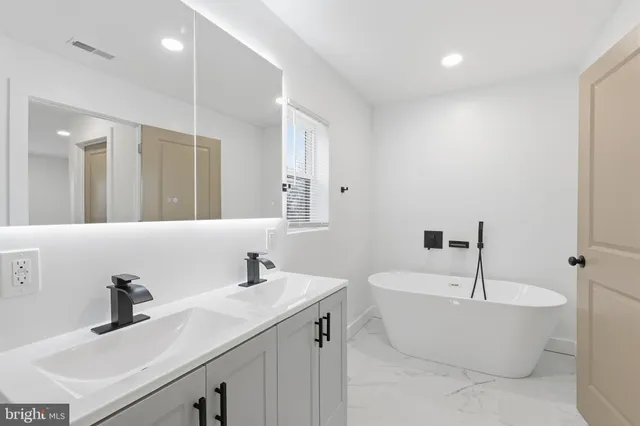 $3,800 | 65 Oaktree Drive, Levittown, PA 19055