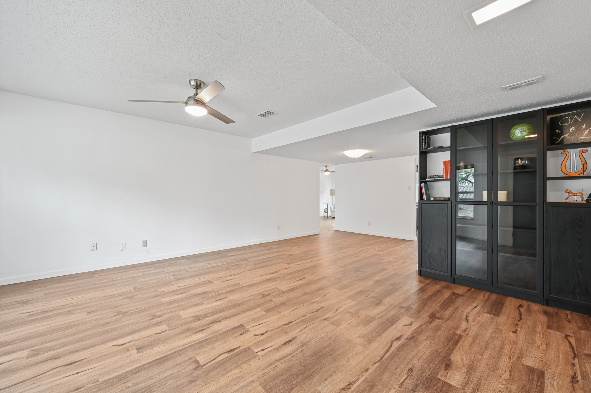5301 Buffalo Pass Austin, TX 78745 - Photo 5 of 23 Front entry to main living area