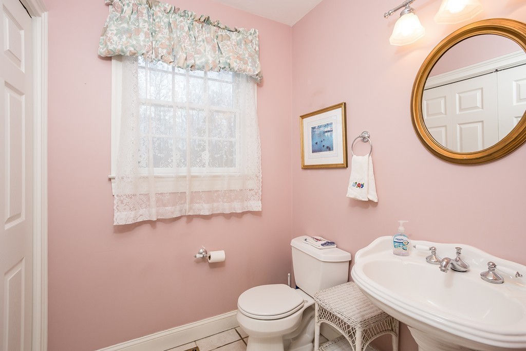 26 Oakbluff Road Bourne, MA 02562 - Photo 12 of 27