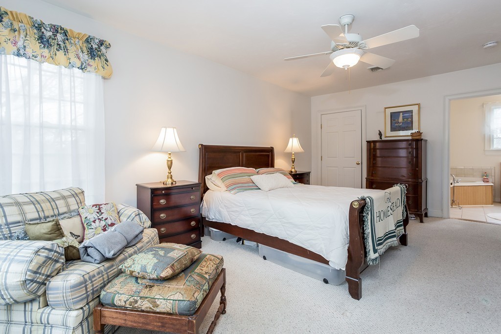 26 Oakbluff Road Bourne, MA 02562 - Photo 14 of 27