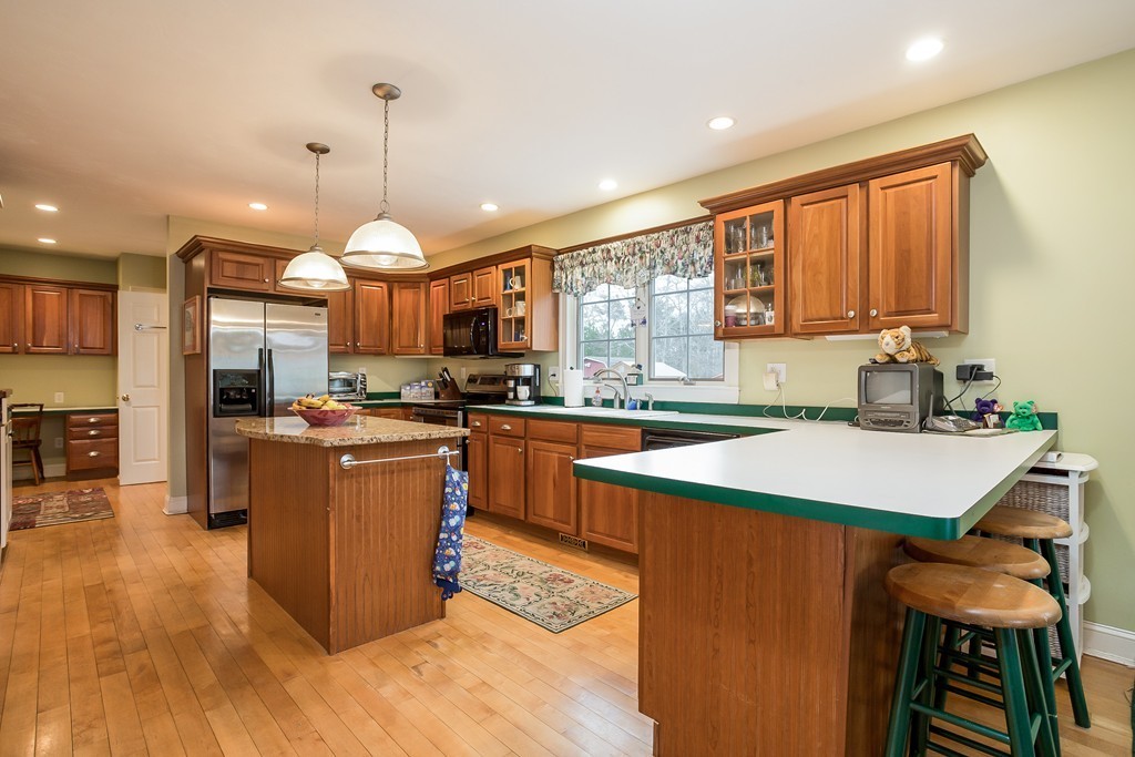 26 Oakbluff Road Bourne, MA 02562 - Photo 7 of 27