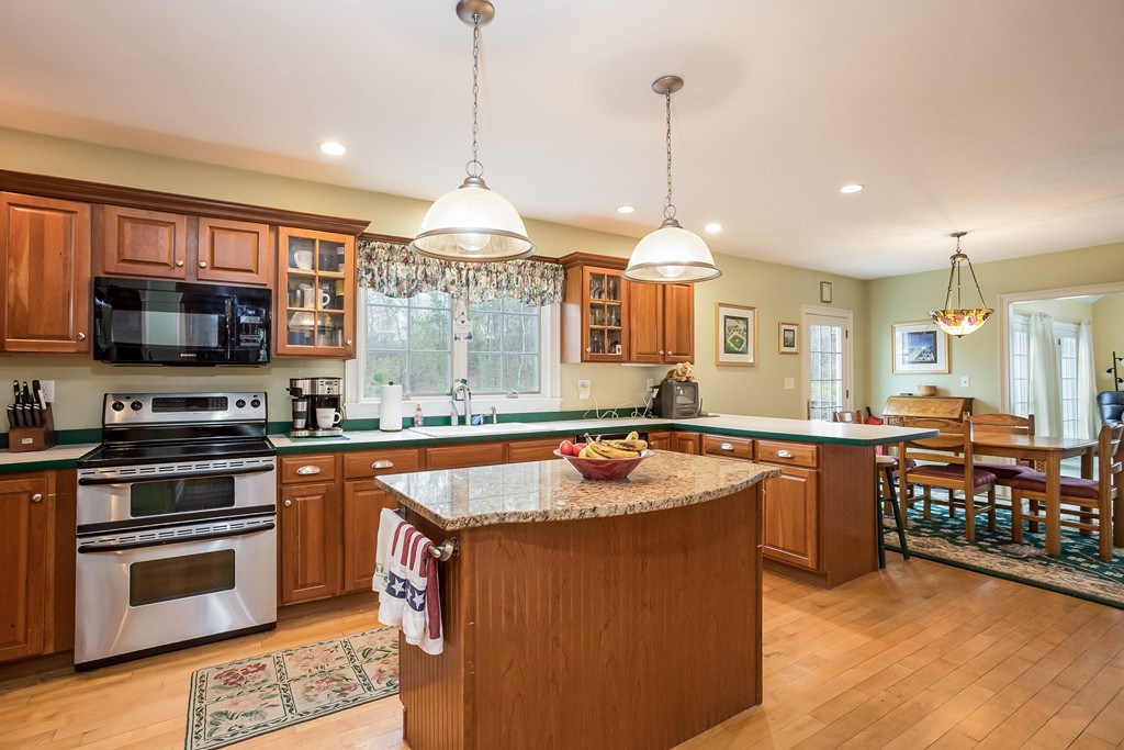 26 Oakbluff Road Bourne, MA 02562 - Photo 8 of 27