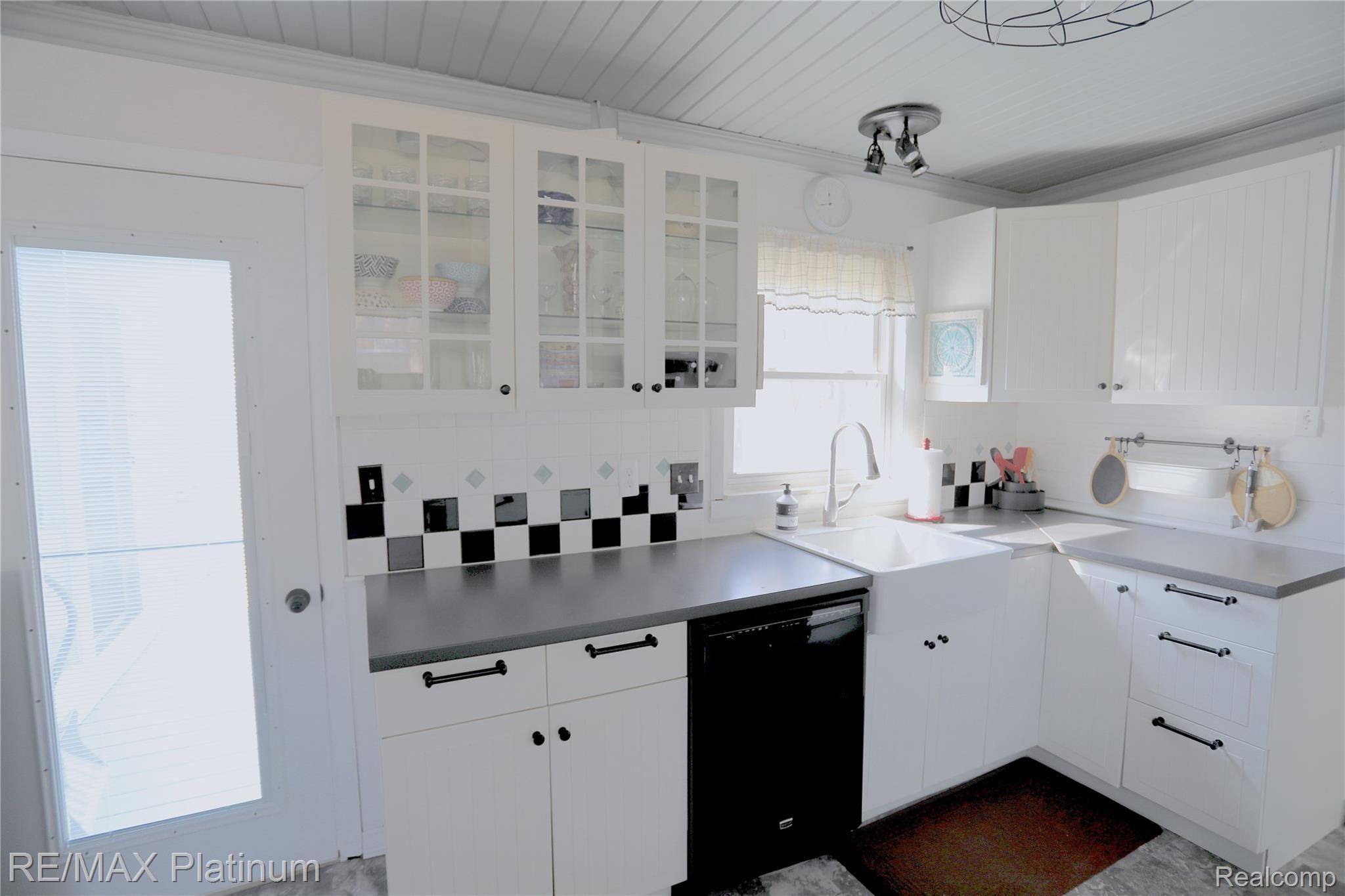 10344 Cedarcrest Road Whitmore Lake, MI 48189 - Photo 9 of 37 Kitchen6.JPG