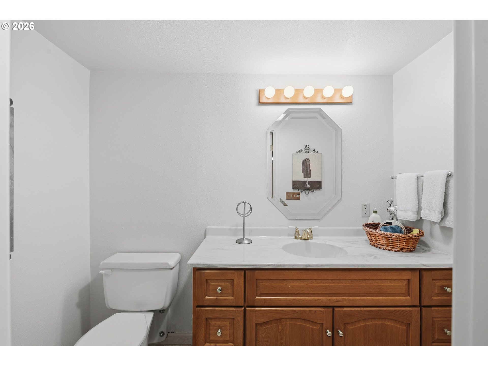 2820 Country Club Court Reedsport, OR 97467 - Photo 20 of 37 Bathroom
