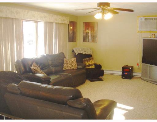 21 Hornbeam Road Coventry, RI 02816 - Photo 3 of 11 Living Room.