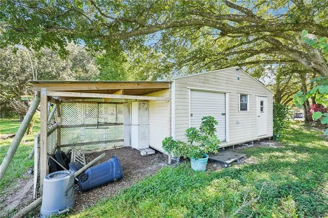 a view of a house with backyard and a tree
