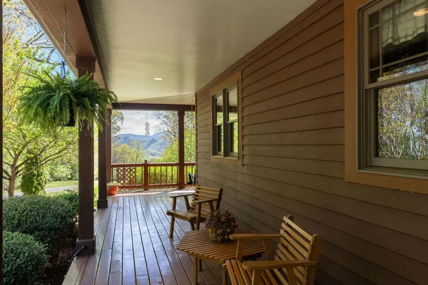 $689,900 | 150 Fairfield Estates Drive, Raphine, VA 24472