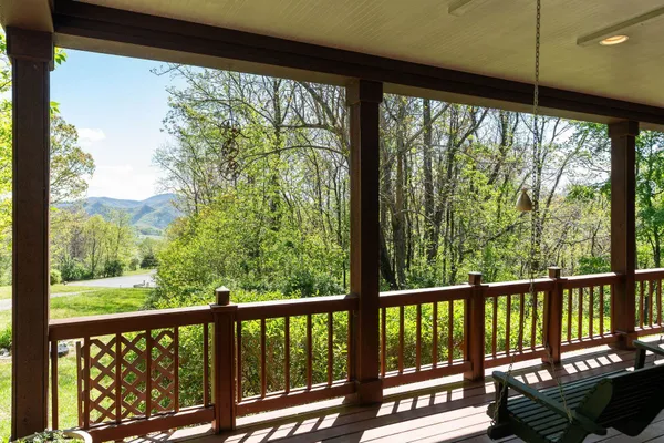 $689,900 | 150 Fairfield Estates Drive, Raphine, VA 24472