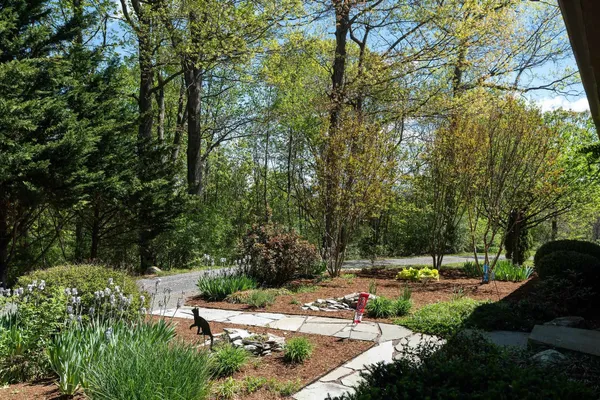 $689,900 | 150 Fairfield Estates Drive, Raphine, VA 24472