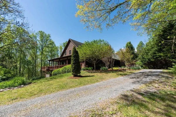 $689,900 | 150 Fairfield Estates Drive, Raphine, VA 24472