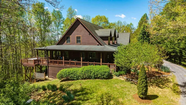 $689,900 | 150 Fairfield Estates Drive, Raphine, VA 24472