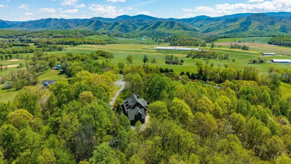 $689,900 | 150 Fairfield Estates Drive, Raphine, VA 24472