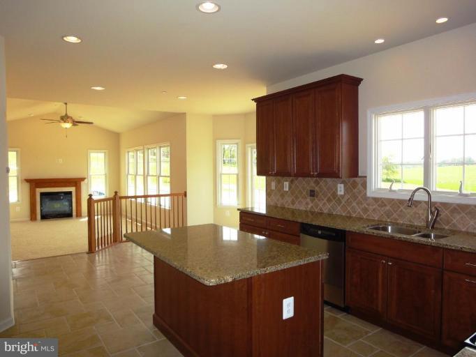 6674 Wind Ridge Road Mount Airy, MD 21771 - Photo 4 of 15 Kitchen/Family Room