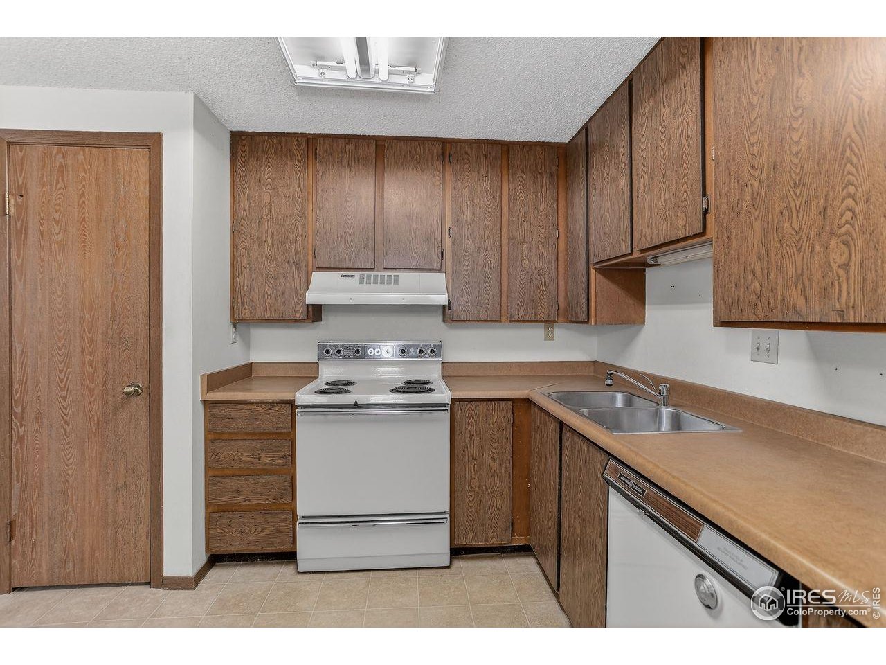 925 Columbia Road, Unit 716 Fort Collins, CO 80525 - Photo 6 of 17 a kitchen with a sink stove and cabinets