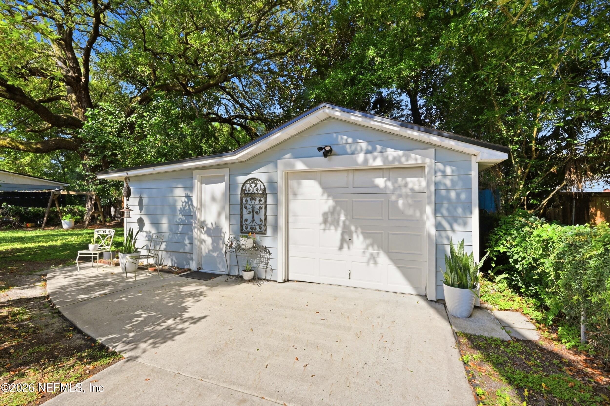 1732 Planters Road Jacksonville, FL 32207 - Photo 28 of 30 Garage