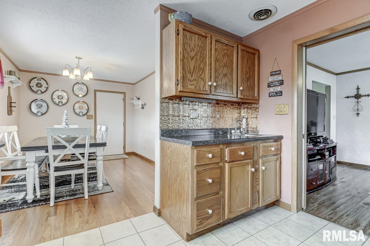 2712 Cheshire Road Springfield, IL 62703 - Photo 13 of 35