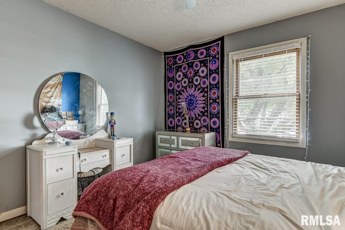 2712 Cheshire Road Springfield, IL 62703 - Photo 21 of 35