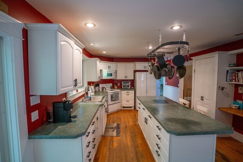 37 Woodlot Road Amherst, MA 01002 - Photo 9 of 42 Gallery Image 9