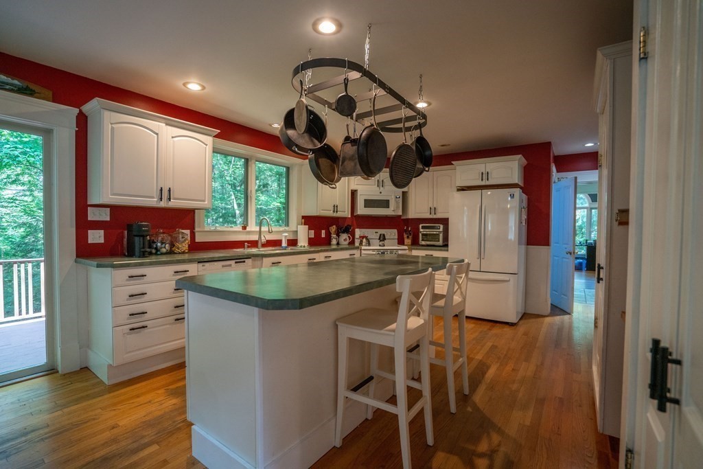 37 Woodlot Road Amherst, MA 01002 - Photo 10 of 42 Gallery Image 10