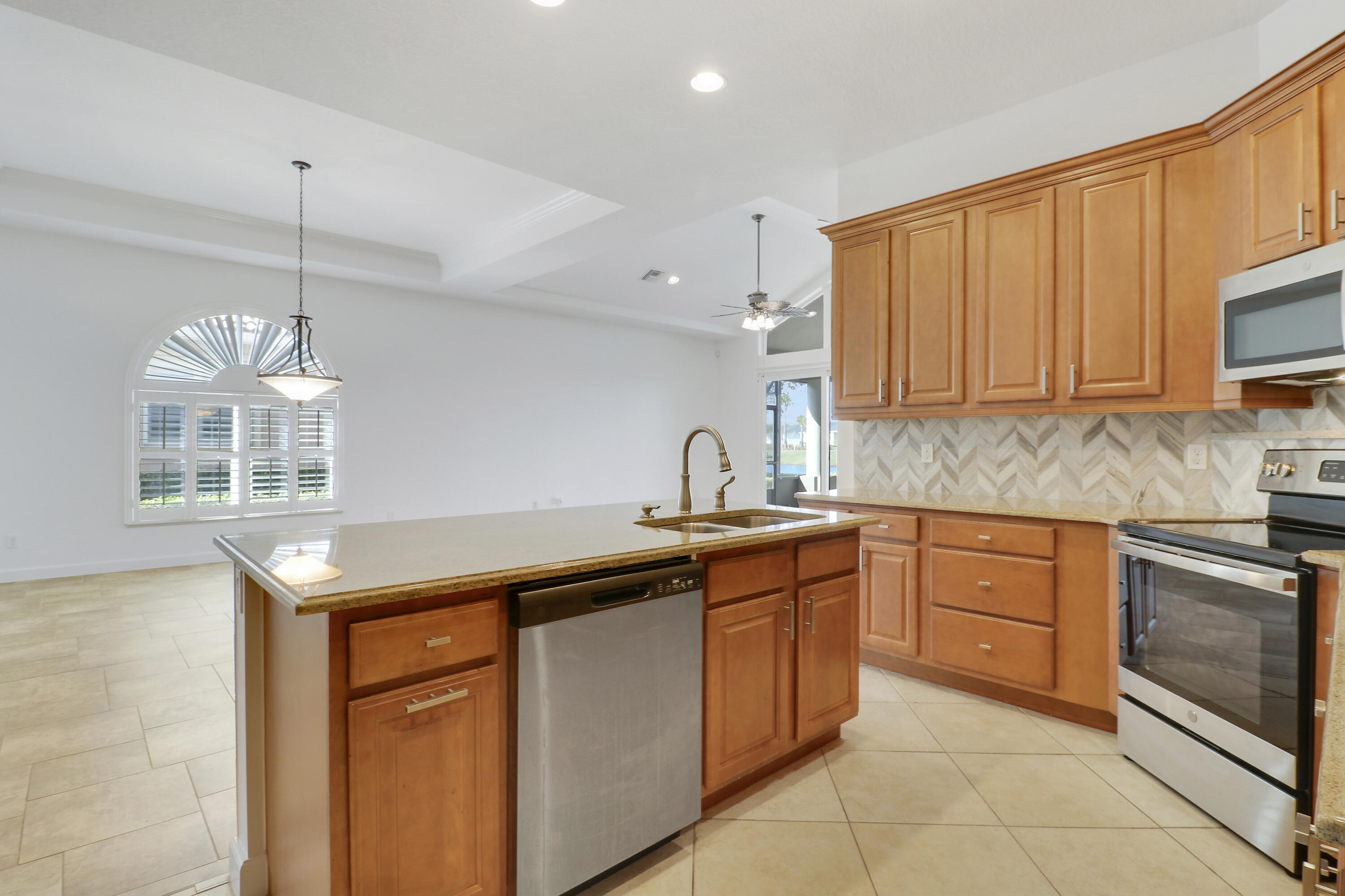 9212 Short Chip Circle Port St. Lucie, FL 34986 - Photo 14 of 71 Kitchen