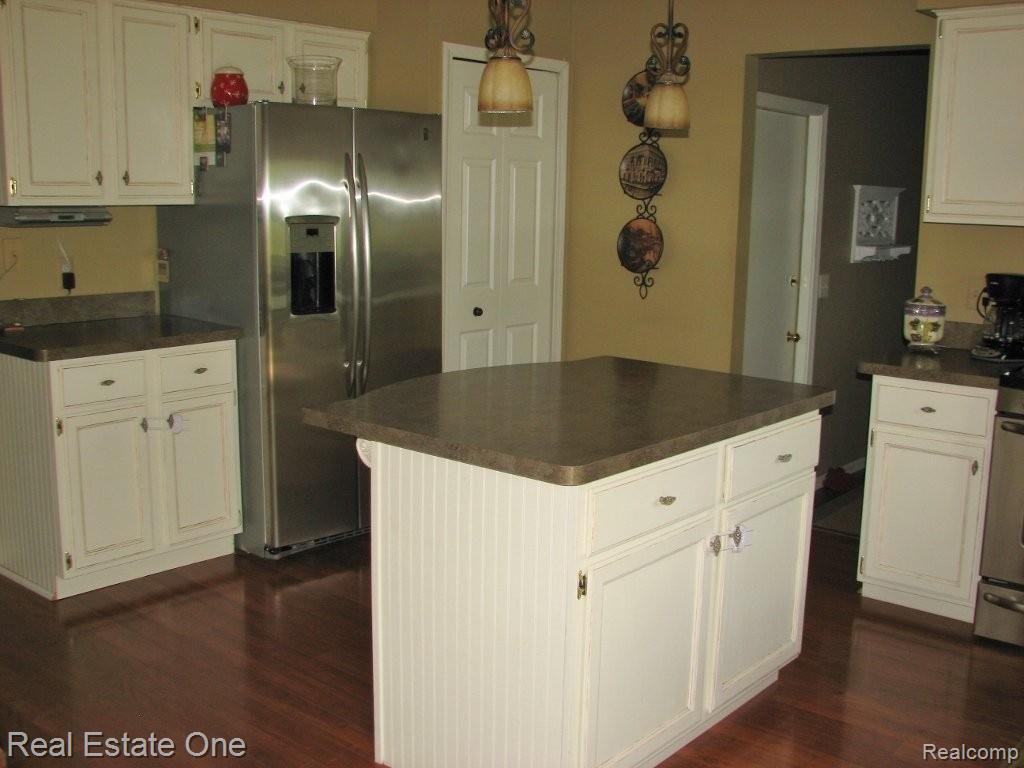 7 Kitchen.jpg