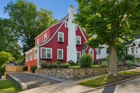 $899,000 | 14 Evergreen Place, Maplewood, NJ 07040