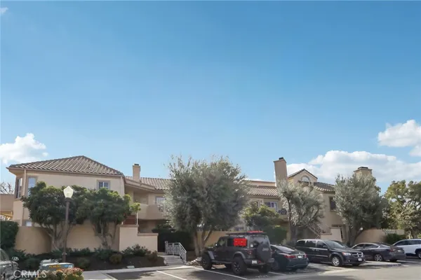 $489,999 | 23605 Del Monte Dr., Unit 252, Valencia, CA 91355