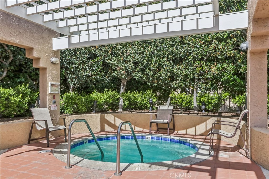 23605 Del Monte Dr., Unit 252 Valencia, CA 91355 - Photo 47 of 48 a patio with table and chairs