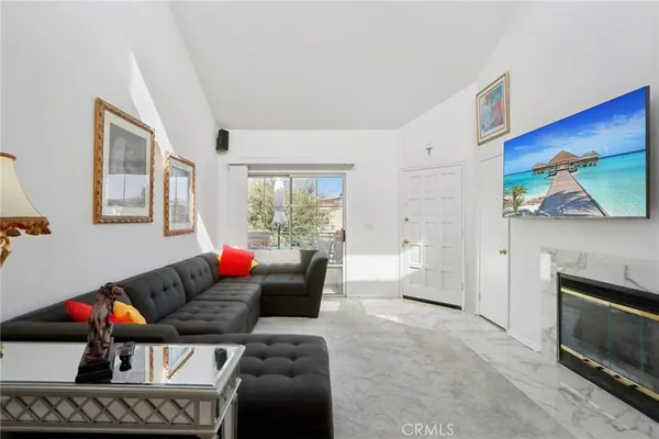 $489,999 | 23605 Del Monte Dr., Unit 252, Valencia, CA 91355