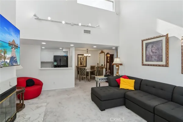 $489,999 | 23605 Del Monte Dr., Unit 252, Valencia, CA 91355