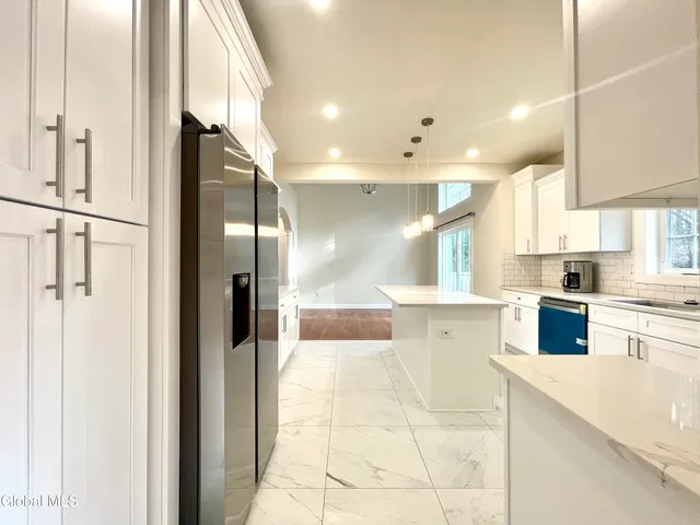 $3,600 | 11 Poplar Drive, Unit B, Halfmoon, NY 12065