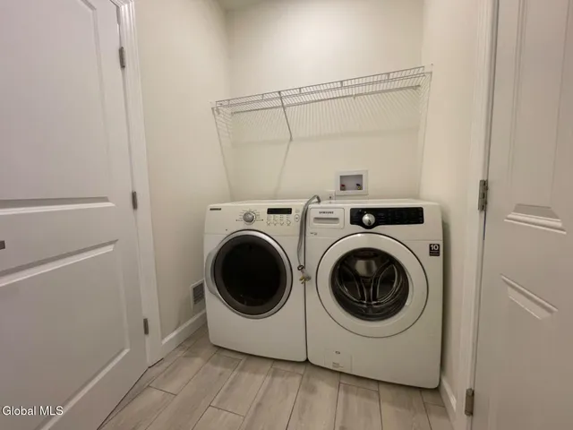 $3,600 | 11 Poplar Drive, Unit B, Halfmoon, NY 12065