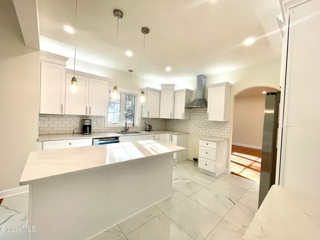 $3,600 | 11 Poplar Drive, Unit B, Halfmoon, NY 12065