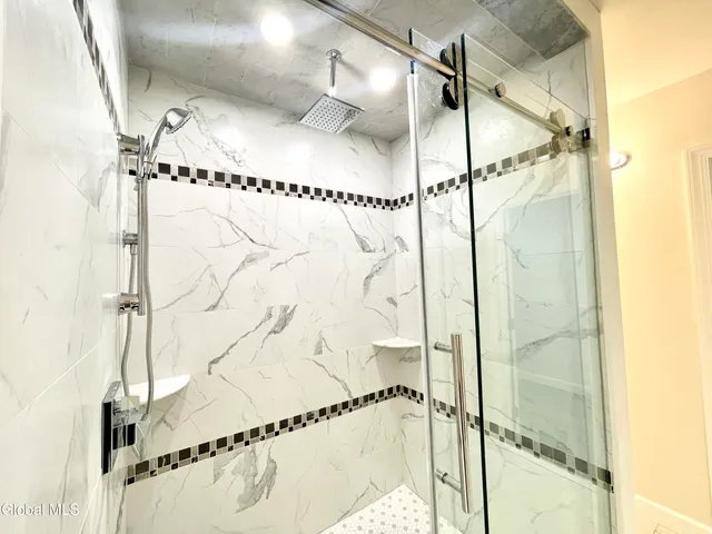 $3,600 | 11 Poplar Drive, Unit B, Halfmoon, NY 12065