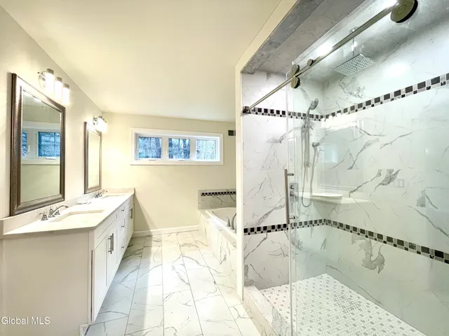 $3,600 | 11 Poplar Drive, Unit B, Halfmoon, NY 12065