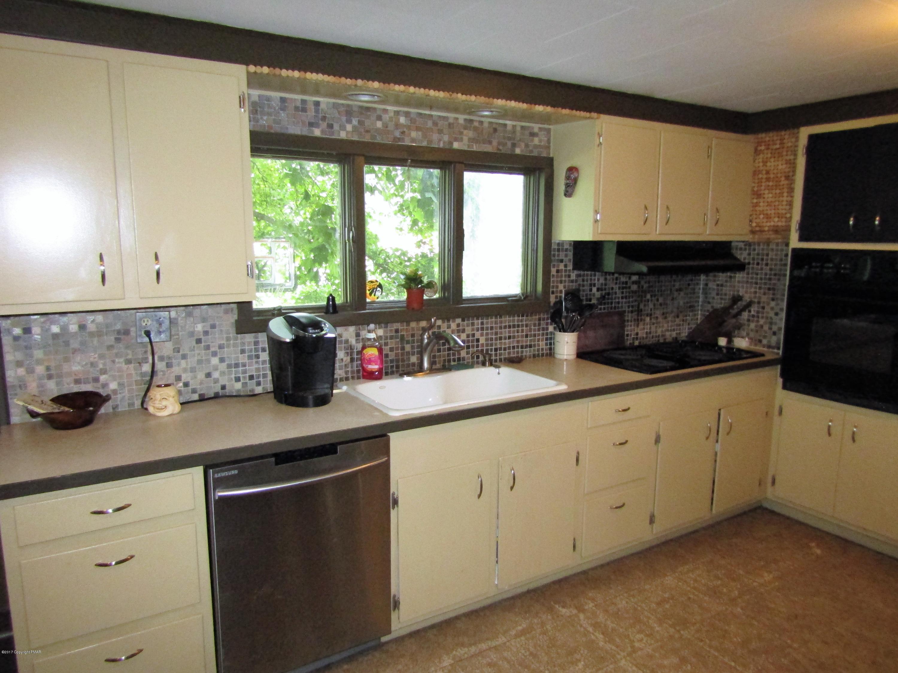 1231 Main Road Lehighton, PA 18235 - Photo 2 of 42 SO MANY CABINETS