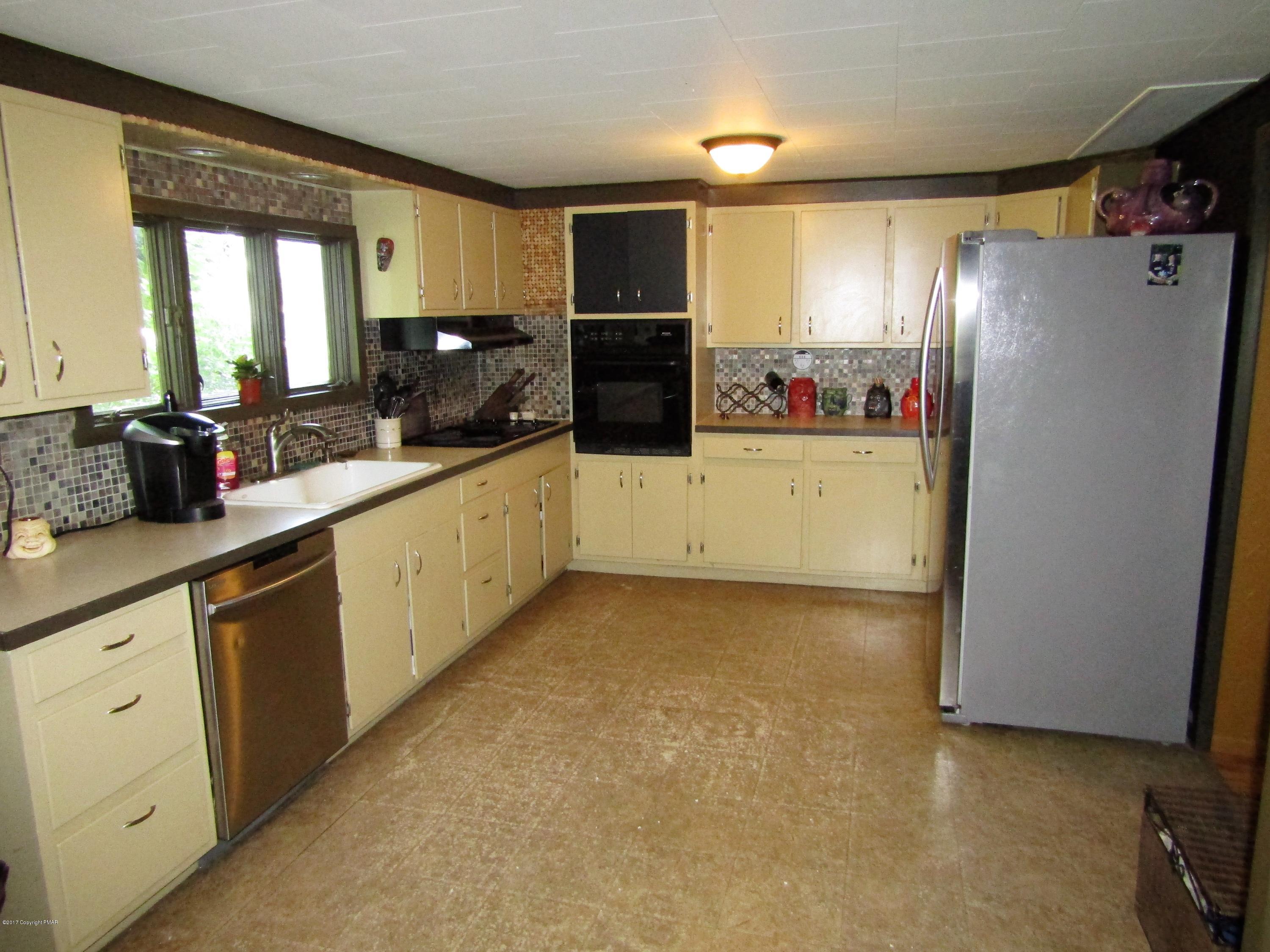 1231 Main Road Lehighton, PA 18235 - Photo 5 of 42 KITCHEN