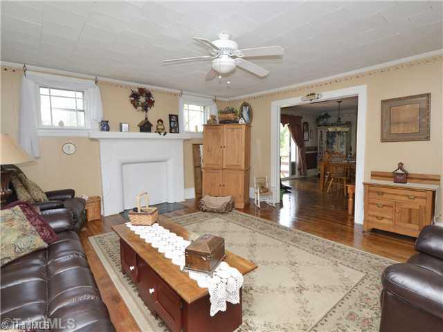 4879 New Walkertown Road Walkertown, NC 27051 - Photo 3 of 16 Living Room.