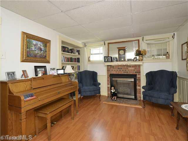 4879 New Walkertown Road Walkertown, NC 27051 - Photo 5 of 16 Den/Family/Great Room.
