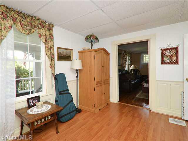 4879 New Walkertown Road Walkertown, NC 27051 - Photo 6 of 16 Den/Family/Great Room.